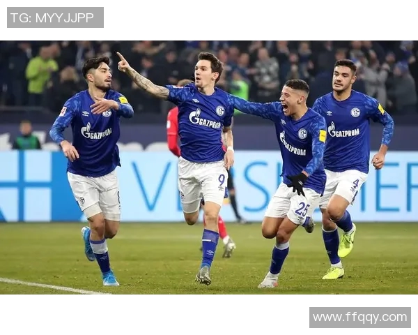 沙尔克04客场未能冲击前四,逼平弗莱堡无缘胜利